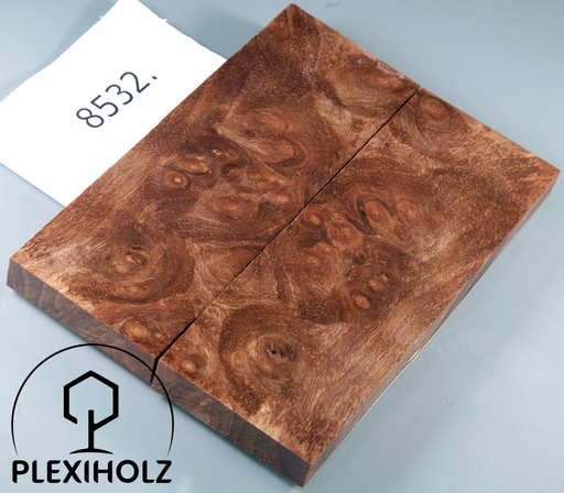 [0044] Walnuss Griffschalen stabilisiert | 120x40x10 | plexiholz | 8532